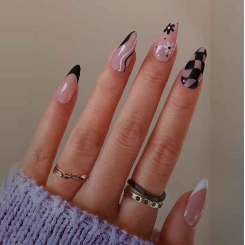 24 Pieces Fake press on nails